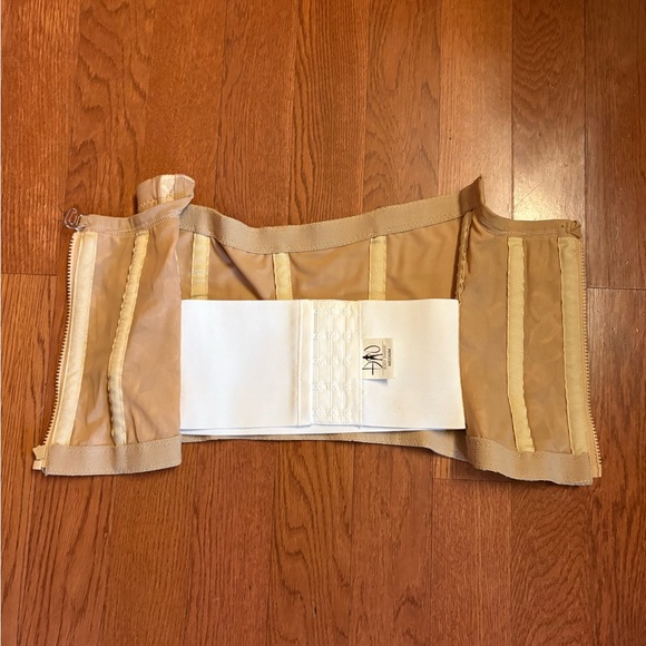 Dao Body Shaper Beige Lace Shapewear Corset. Size Medium. EUC - Picture 6 of 10